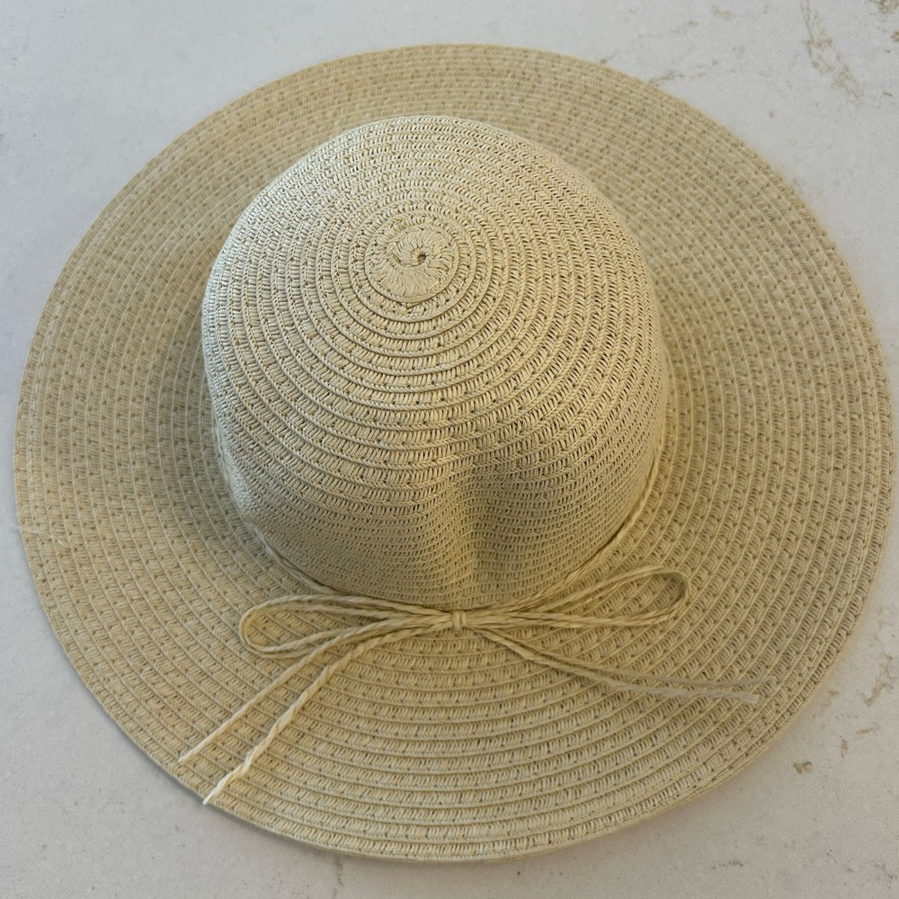 Cream Wide-Brimmed Sun Hat with Woven Texture; size: 1 - 2.5 years
